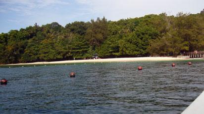 Approaching Manukan Island