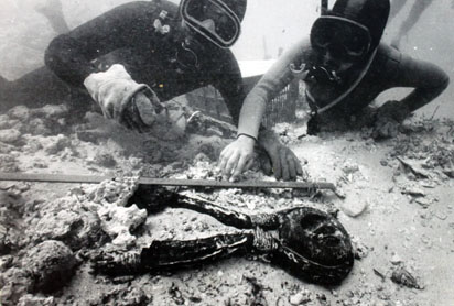 Divers discovering shipwreck